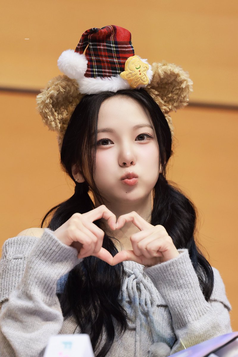 Yujin_960812's tweet image. 251221
 
🥰

#최유진 #유진 #YUJIN 
#케플러 #KEP1ER