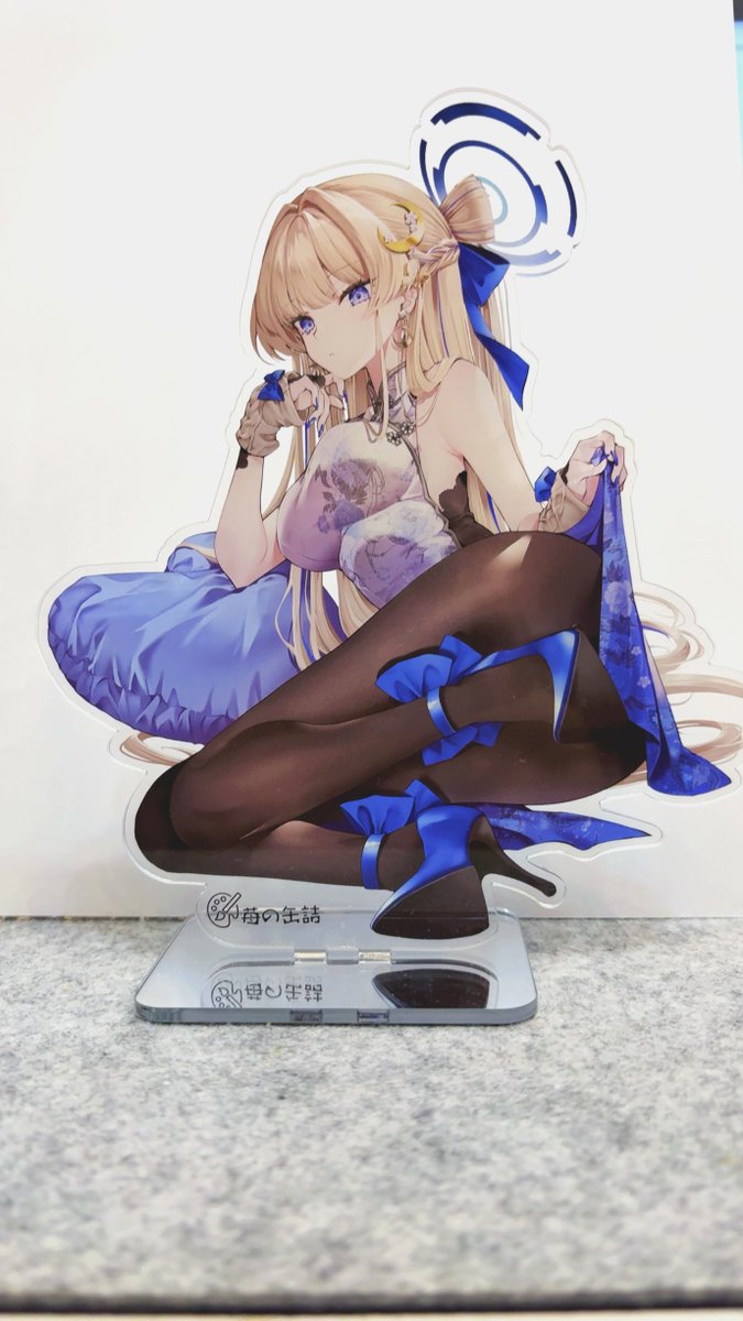 C107で頒布予定のアクスタ2種になります〜!シロコ*テラーは縦20㌢、チーパオトキは縦横17㌢で、どちらも大きめサイズです✨  
(通販に関してはコミケ後検討します) 