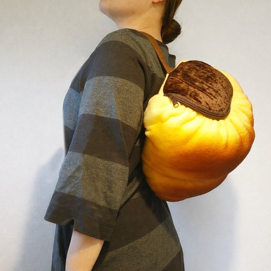 マリさんベーカリー チョココロネ ボディバッグ ①チョココロネのボディバッグ（定価13,000円） お久しぶりの登場