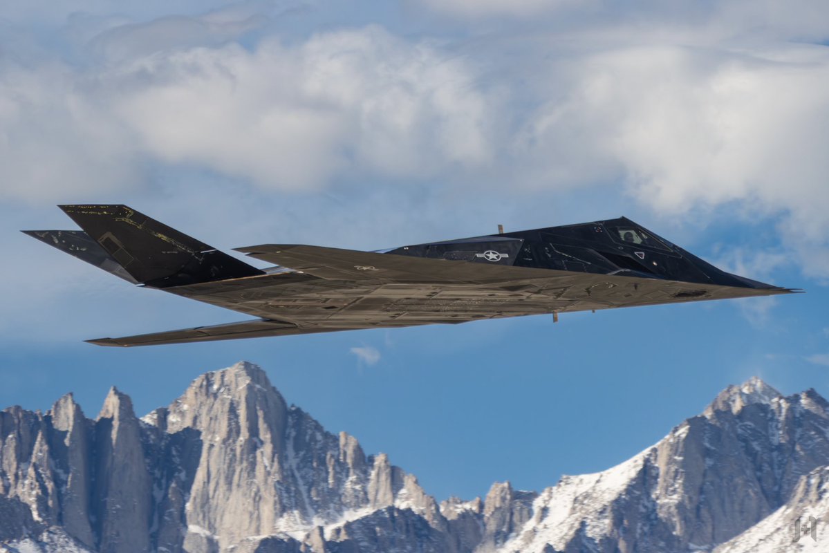 jplusonephoto's tweet image. KNIGHT02 passing Mount Whitney