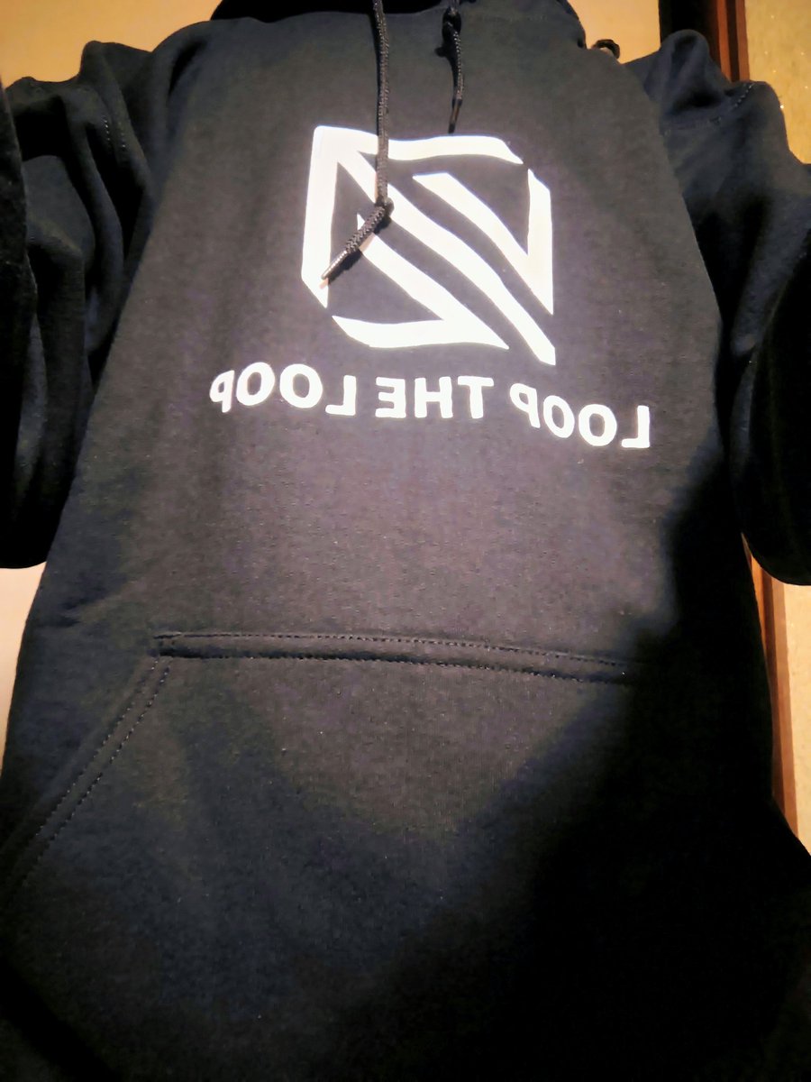 norinori_metal's tweet photo. そういえば特典会のとき、パーカー着た写真あげろって言われたので
これで勘弁して
#LOOPTHELOOP
#葉月パーカー https://t.co/g4dhL3kmNl