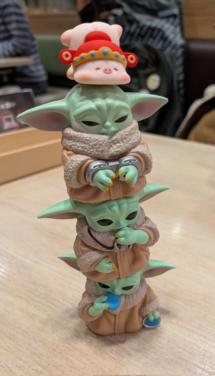 今日は忘年会？クリスマス会？女子会？会ってカラオケして喋ってDVD見て食べて飲んで…まあ、楽しかったってこと(≧∇≦)♡

明日から1週間、お仕事頑張る為に会社のデスクに置くグローグーちゃんはどの子にしようかなー