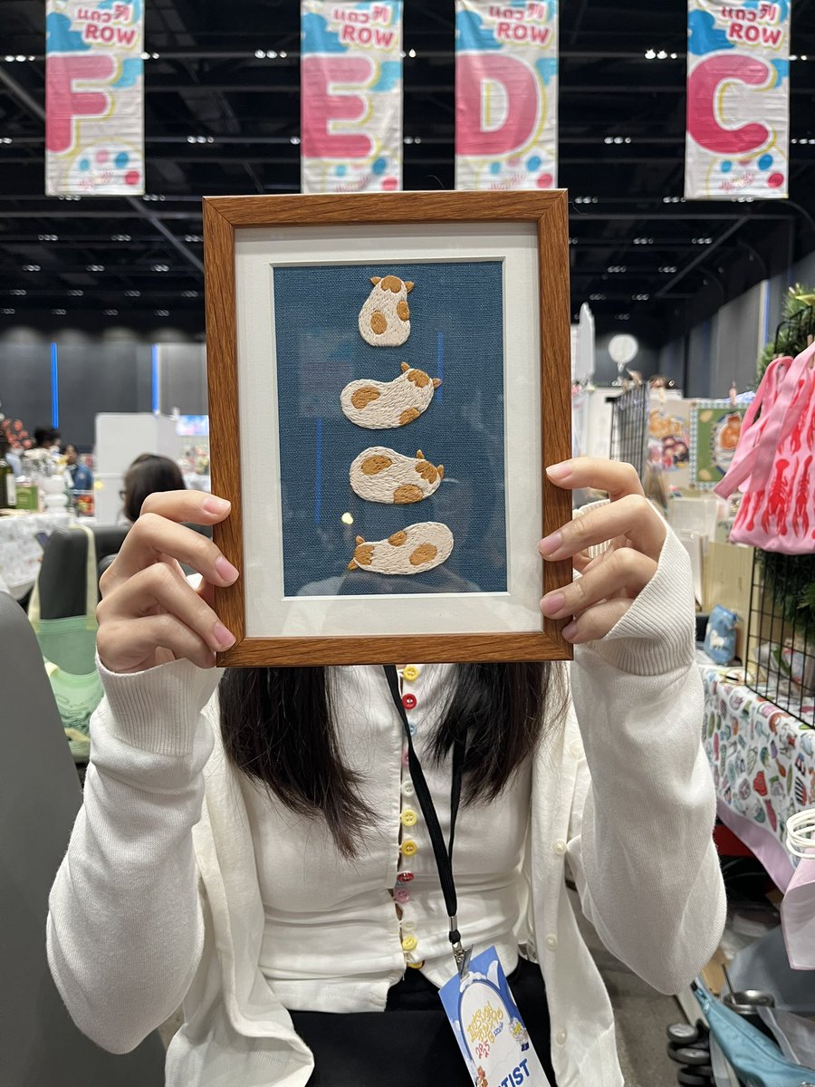 ใครสนใจมารับน้องคนนี้ได้เลยนะคะ เป็นงานปักมือเข้ากรอบ ค่ะ 🐱🙇🏻‍♀️🫶🏻 #IFEXPOWINTER25