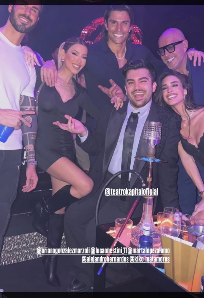 Chi trova un amico trova un tesoro e lei è un diamante circondata da tanti rubini smeraldi e zaffiri incastonati nell'oro che e Madrid. Questi sorrisi sono perle per noi. Vi vogliamo bene a tutti♥️
#orianamarzoli  #orianistas