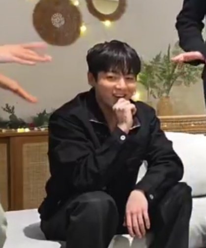 jungkook tweet media