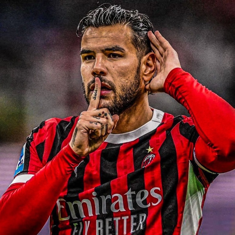 🚨🇫🇷 Theo Hernandez admits he never wanted to leave Milan... 💔

"I never thought about leaving Milan. My priority was to stay. They said I was asking for exorbitant amounts or that I was pushing to leave... all false. I deserved better treatment. I didn't expect it." 

"Some