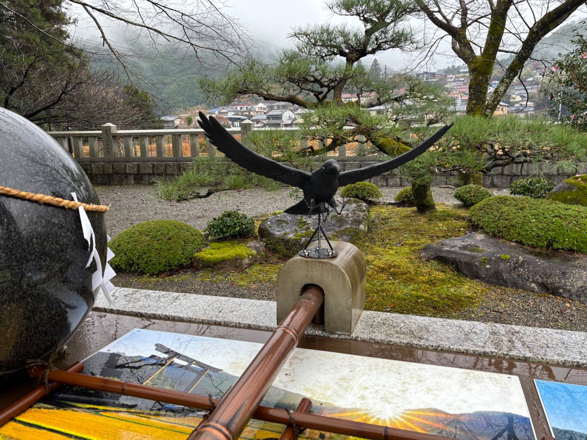 Post by ねこぜ on X: 手水も八咫烏。