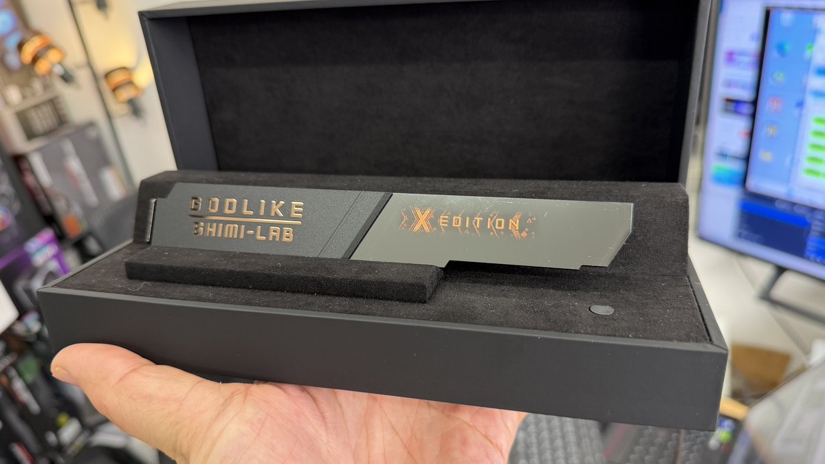 限定ヒートシンクを飾るためのケース付きマザボ🧐しかも電源供給と