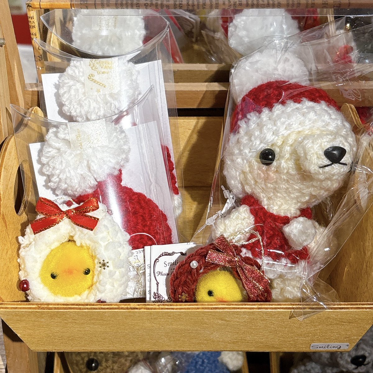 ♦専用♦No.20☆ぽっちゃりリース飾りとくまちゃんサンタさんset*☆♦ プレゼントボックス付きくまサンタ／クリスマス | 3COINS(スリー