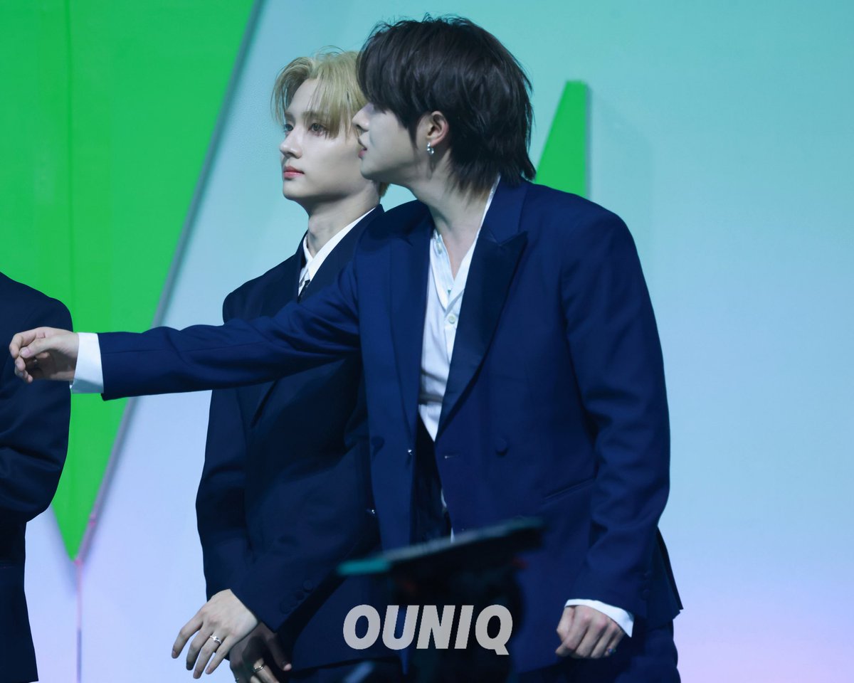 251220 MMA

me: i don’t ship #LEOWON
also me: starts questioning myself when i see this

#LEO #SANGWON #ALPHADRIVEONE #ALD1 #알파드라이브원