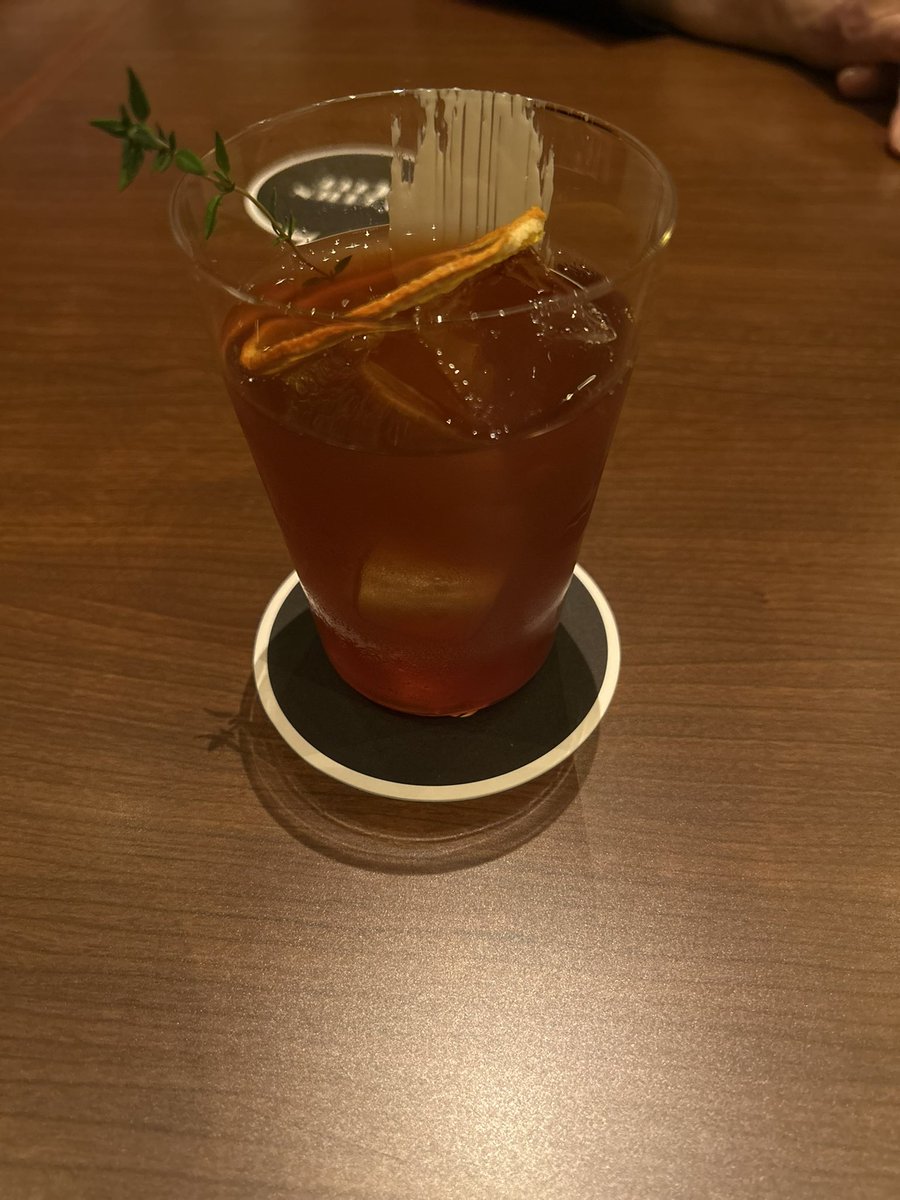 sakura30201906's tweet photo. 豪華ゲストあり、オリジナルカクテルありというスペシャルなライブ！
ミッチーのウッドベースが、コットンクラブの雰囲気とも合い最高でした！
類家さんの多彩なトランペット、土岐さんのWhite Christmasは鳥肌が立つほど素晴らしかった！
セッキーもウェッサイも最高でした！

#関口シンゴ 
#WSTB https://t.co/ljLMyfnEJE