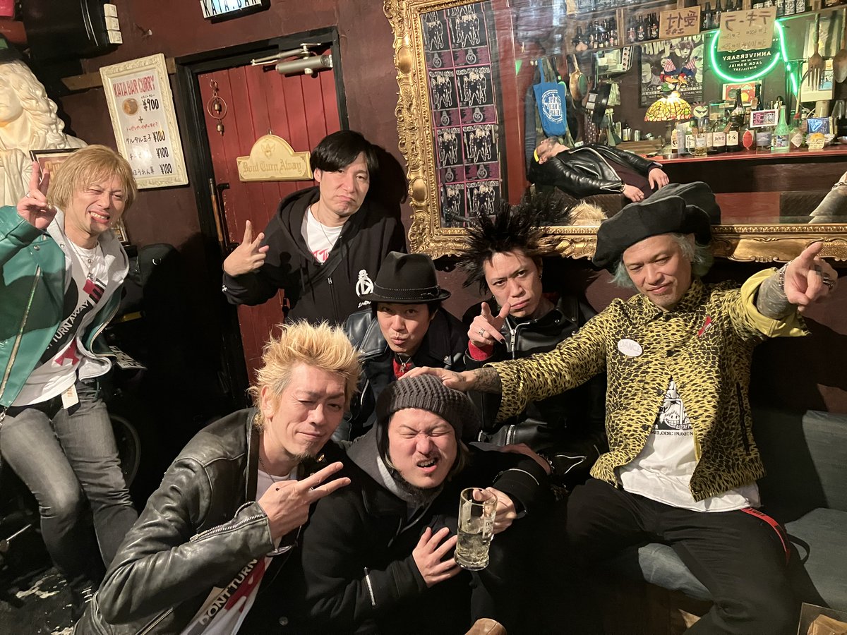 KATA BAR 7周年ホントにおめでとうございます！
バンドもお客さんも共通の知人や友人がいたり、色々な人と新しい出会いもありとても楽しい一日でした。
誘ってくれたDONT TURN AWAY、関わってくれた皆さんありがとうございました！

シュウジ