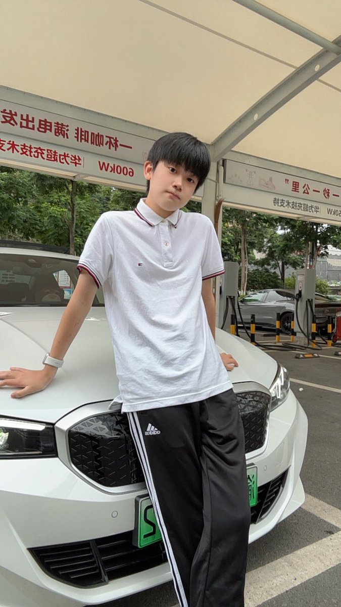 小h tweet media