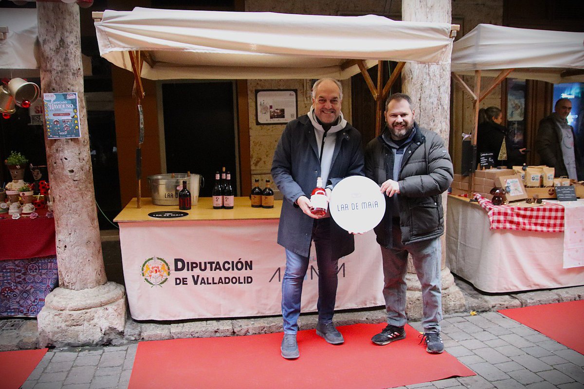 KSantamarta's tweet photo. Estamos colaborando con #aempryc, en el Mercado de Navidad, a través de #alimentosdevalladolid. 
Hoy en horario de mañana , con #Pistacyl @lardemaia #quesossirga @LentejaTiCampos . Degustación gratuita de lentejas de Tierra de Campos , a las 13 h. https://t.co/FlyFxTEuwV