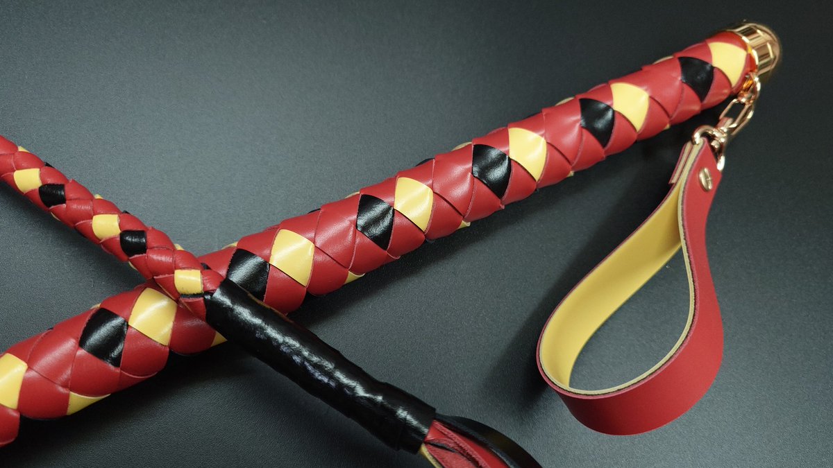 桃鞭　編み上げグリップ　赤×黒　レザー　桃太郎　バラ鞭 鞭匠 初代 桃太郎 (@momowhips) / X