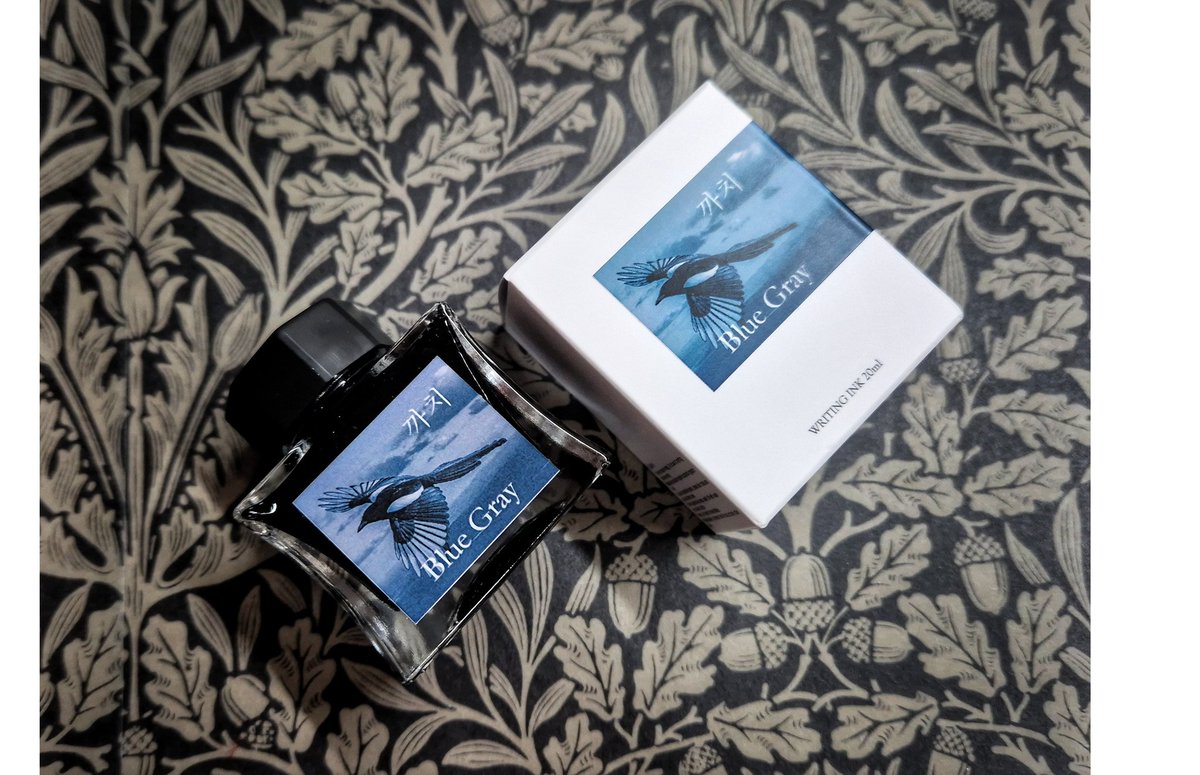 amranzphodel's tweet photo. Delta - Zephyr studio
: 까치 Blue grey
남청색 20ml 귀여운 보틀. https://t.co/t7OFDnkljt