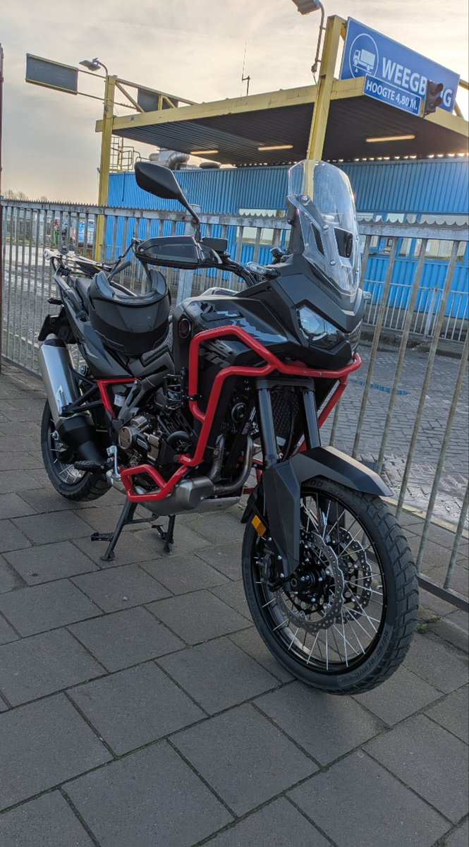 Delen wordt gewaardeerd! 🙌🏻
Gestolen
Mocht je iemand kennen die iets gezien heeft of dit bericht willen delen zou dat enorm fijn zijn! Aangifte is uiteraard al gedaan. 
Kenteken:07-MZ-LZ
Merk: Honda crf1100d Africa twin
Omgeving Rhoon