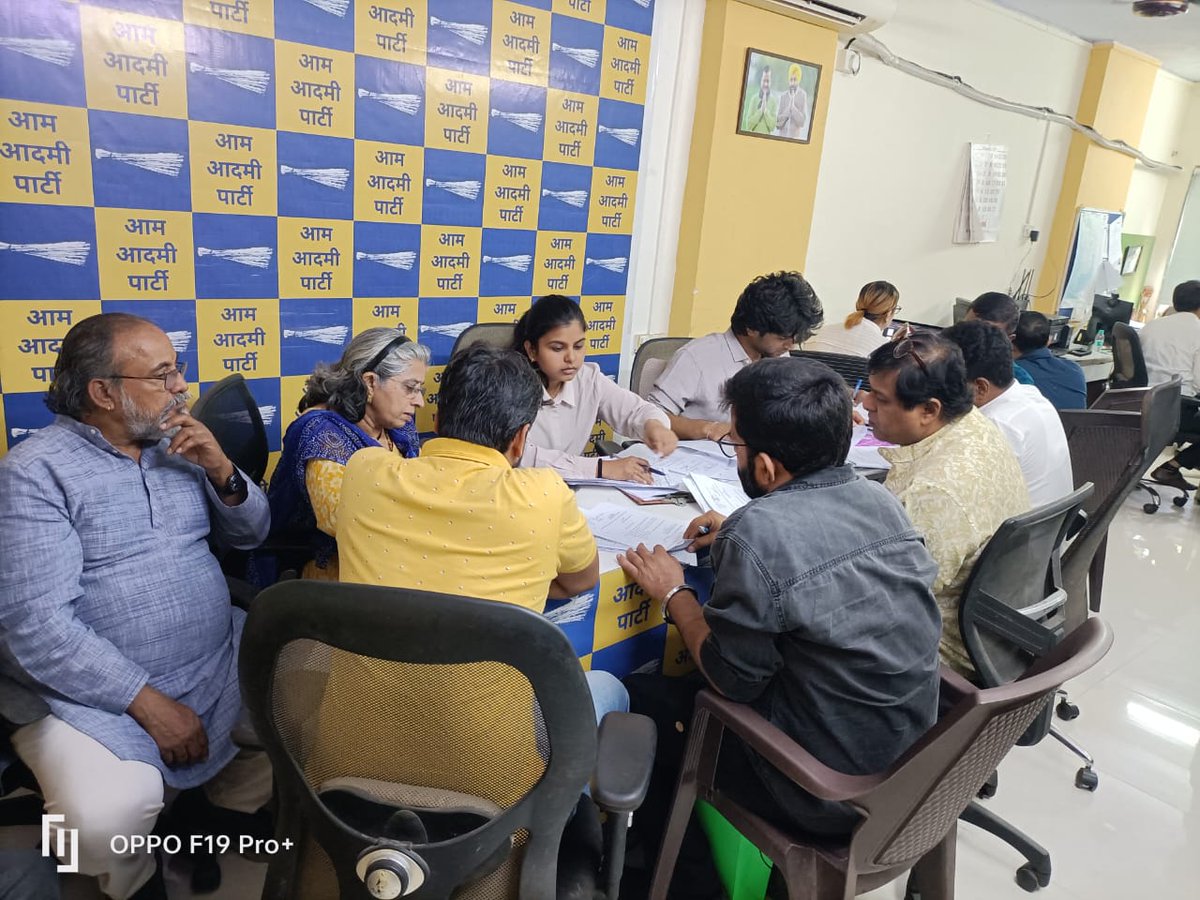 #BMCElection2026 में चुनाव लड़ने के इच्छुक उम्मीदवारों द्वारा साक्षात्कार फॉर्म जमा करने के लिए <a href="/AAPMumbai/">AAP Mumbai</a> पार्टी कार्यालय में भारी भीड़ उमड़ी <a href="/PreetiSMenon/">Preeti Sharma Menon</a> <a href="/rubenmasc/">Ruben Mascarenhas</a> <a href="/aapmulundmumbai/">AAP Mulund Vidhansabha आप मुलुंड विधानसभा</a>