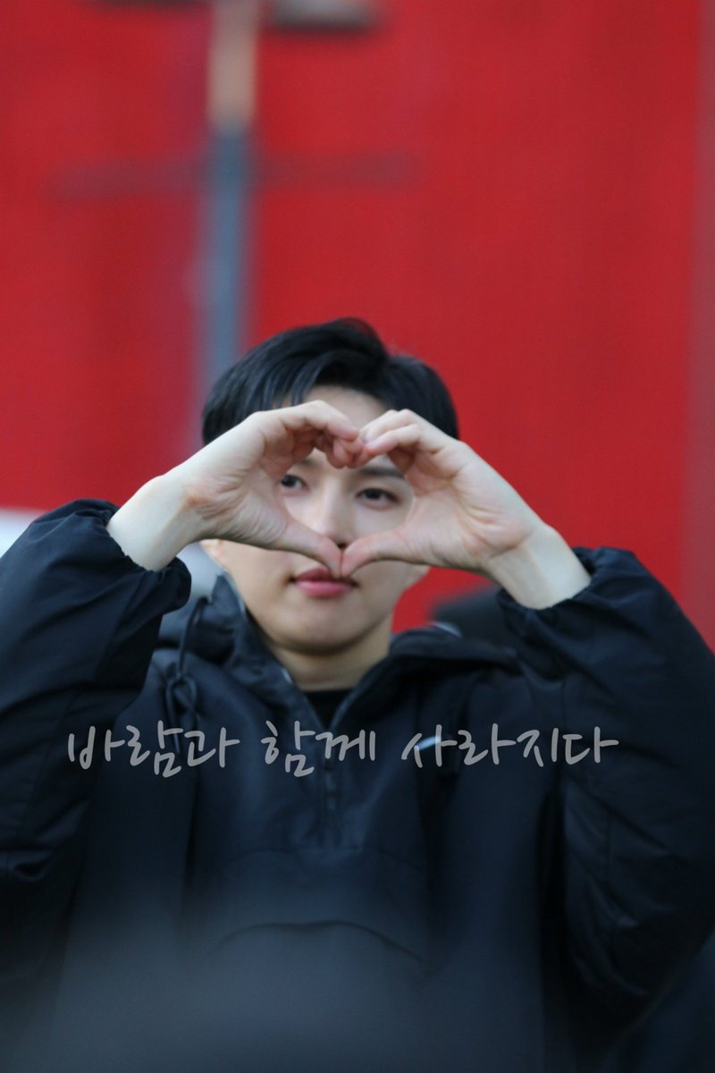 gonevvithevvind's tweet image. 251221 킹키부츠 퇴근길
#이재환
#켄
#쟌찰리 
@jaehwany0406