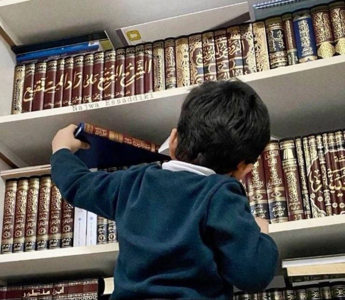 fffffgith's tweet photo. حَرِّض بنيكَ عَلى الآدابِ في الصِغَرِ
 كَيـما تَقَـرَّ بِهِم عَيناكَ في الـكِبَرِِ" https://t.co/bvW1Nt8td1