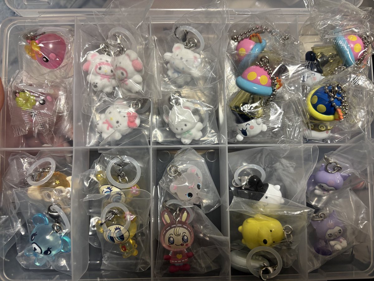 s2love___loves2's tweet photo. ガチャガチャ　交換　たまごっち　ナルミヤ　ふわふわスノー　ほっぺちゃん

譲→画像1、2
求→画像3💖＞💕＞無印、その他過去めじるしアクセサリーなど

ベリエちゃん、ふわふわスノーキティは出し惜しみの為、条件の良い方優先させていただく為返信にお時間いただく場合がございます。

郵送希望📮 https://t.co/yItiEKqZhf