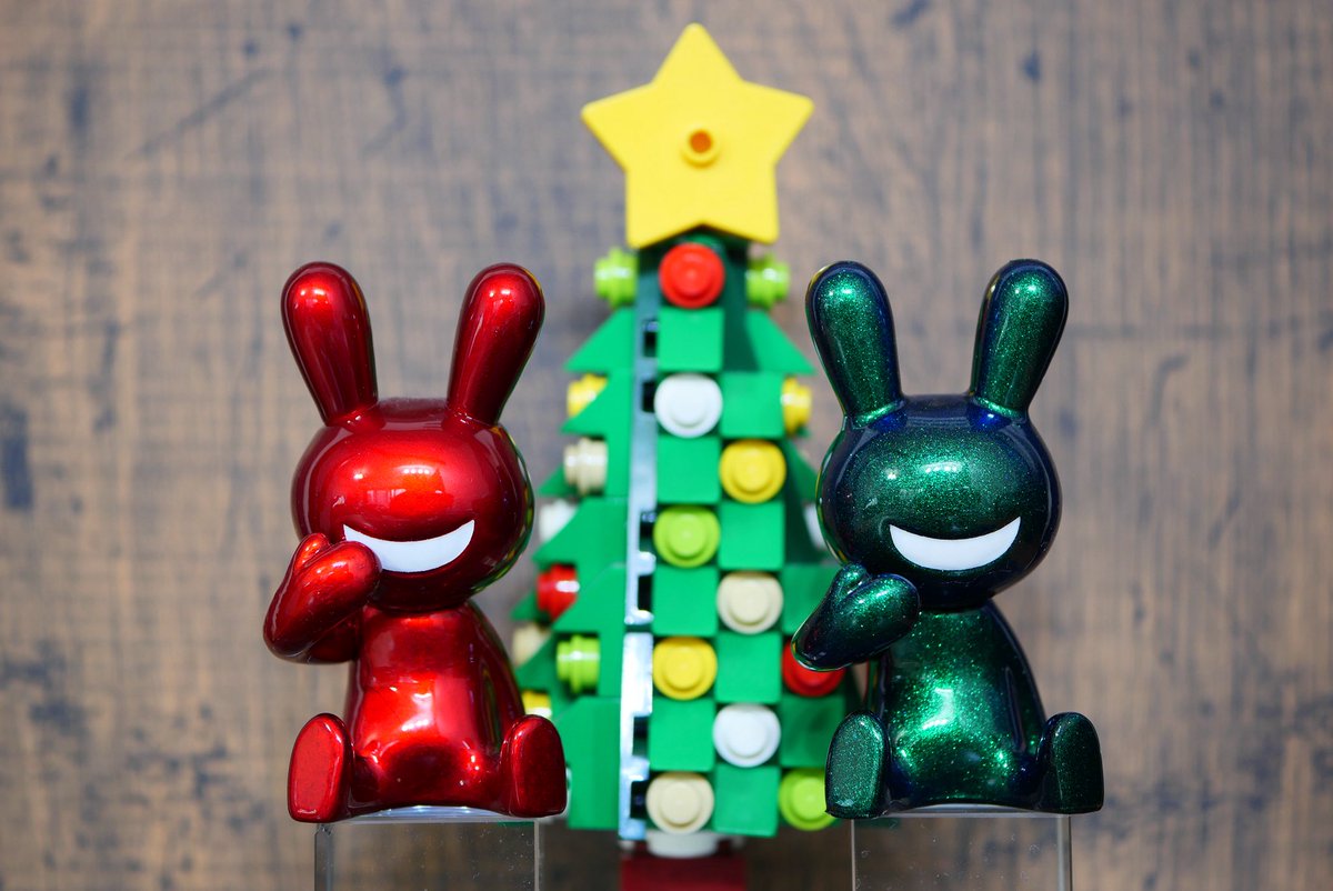 今週のお眺めラビット。 キャンディレッドと偏光グリーンを♪ 粒子感の