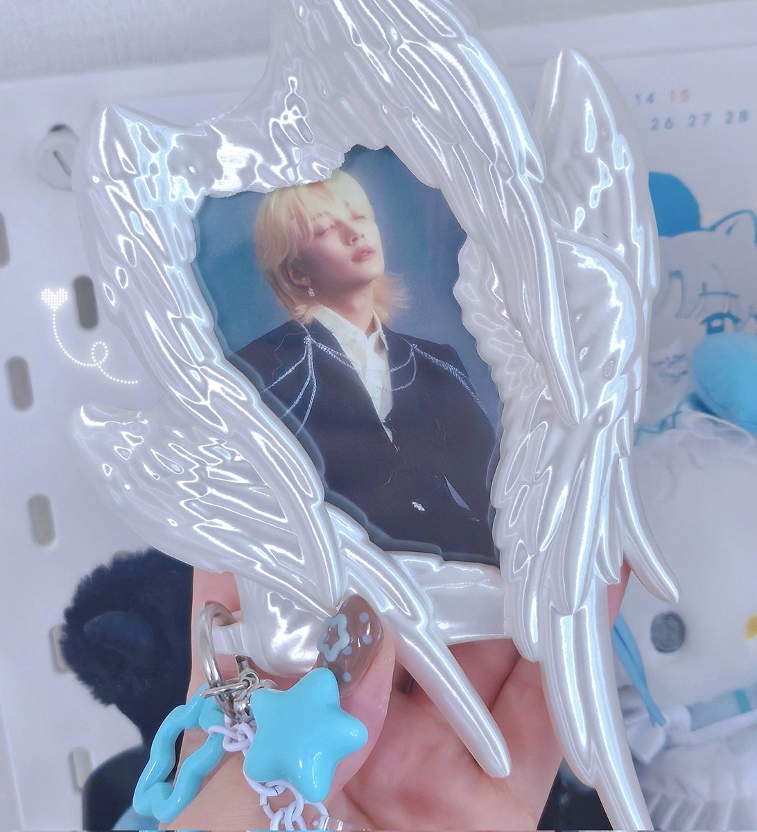 끝내주는 포카홀더를 선물 받았어요 넘 아름다워🪽