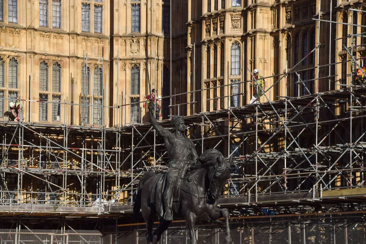 SustainableTall's tweet image. I can’t understand how the restoration of the Houses of Parliament will cost… 
£15 billion!

That’s…. £133,000 a square metre! 

For context, to build a brand new skyscraper in London is around £10,000 /m2. What the hell?

politico.eu/article/mp-qui…