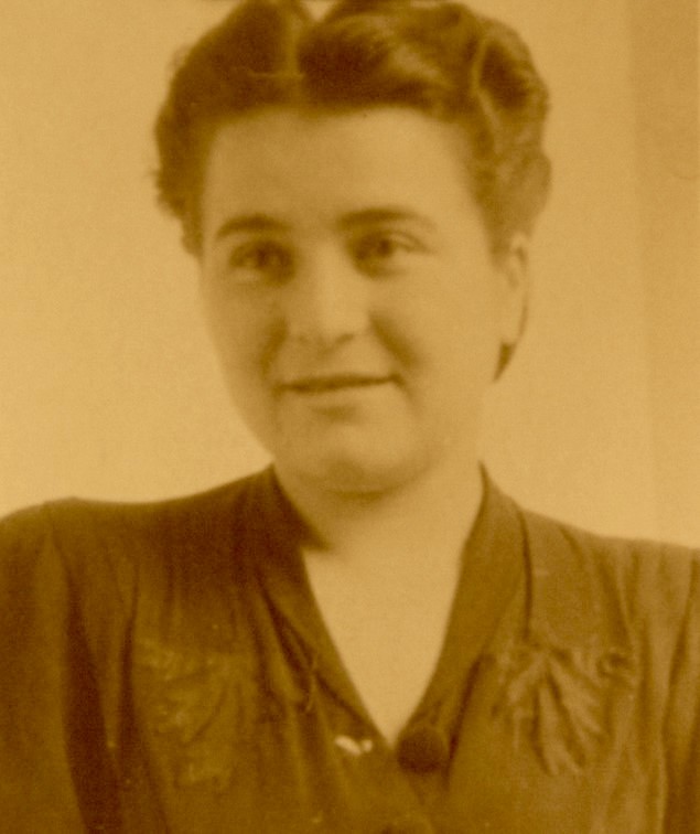 Eté 1944. Des miliciens lui révèlent leur prochain méfait. Elle a l'air si candide ! Avertis, 150 maquisards devront la vie à Suzanne Guiral. Qui n'a rien d'une ingénue : elle a déjà volé le plan du dernier lance-roquettes ennemi. Déportée avec sa mère, elle reviendra. Seule.