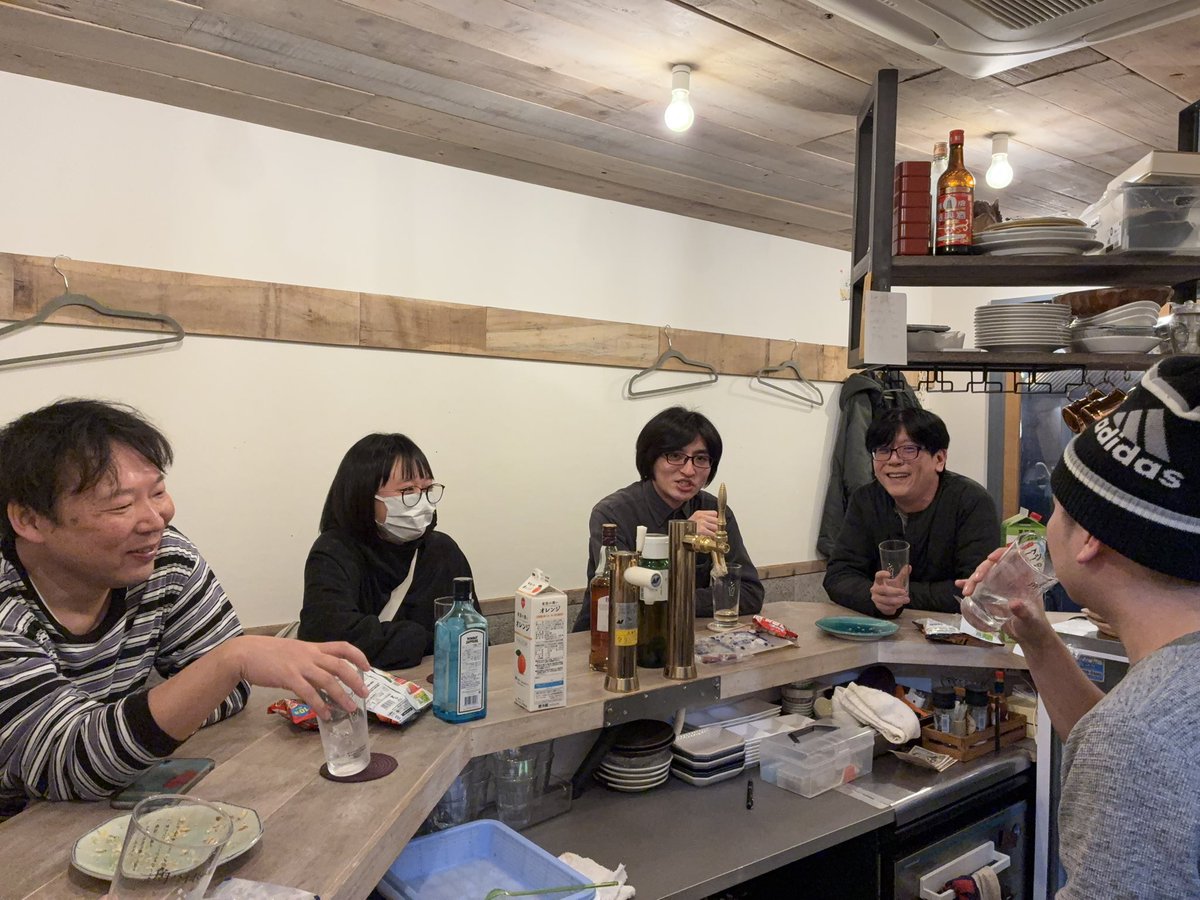 SOU_Math_Labo's tweet photo. 昨日は、大人向け数学教室の到達試験に、夜は交流イベントと忙しい1日でした
イベントは話が盛り上がり過ぎて皆さんあまりお酒飲まなかったので、次回はその分料金を安くするかもです
不定期かもしれませんが、1月も開催予定です！ https://t.co/O2LsXv8GB7