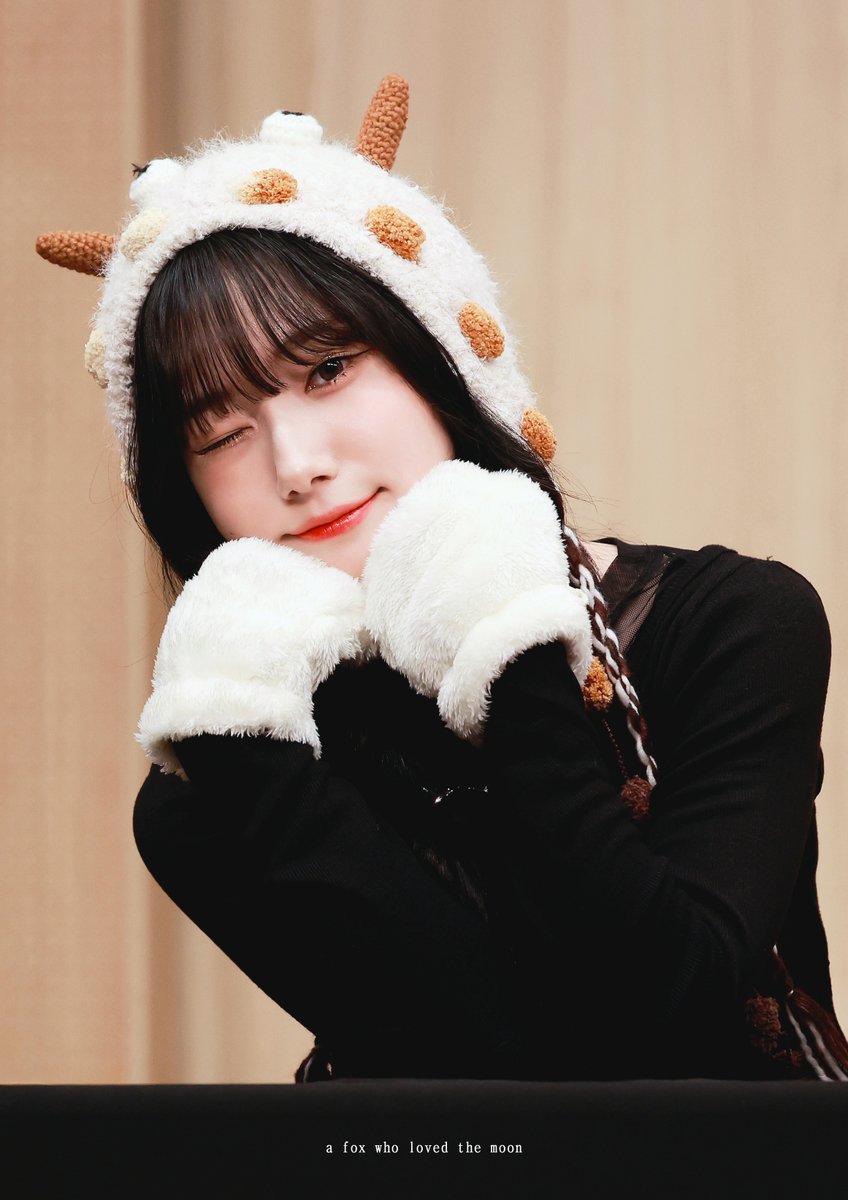 241221 에버라인 팬사인회 HQ 

쿵쿵 가슴이 왜 이렇게 가쁘니
꾹꾹 참아도자꾸 네 생각이 나잖아

#서영은 #영은 #SEOYOUNGEUN #YOUNGEUN #ソヨンウン #ヨンウン #徐永恩 #Kep1er #케플러