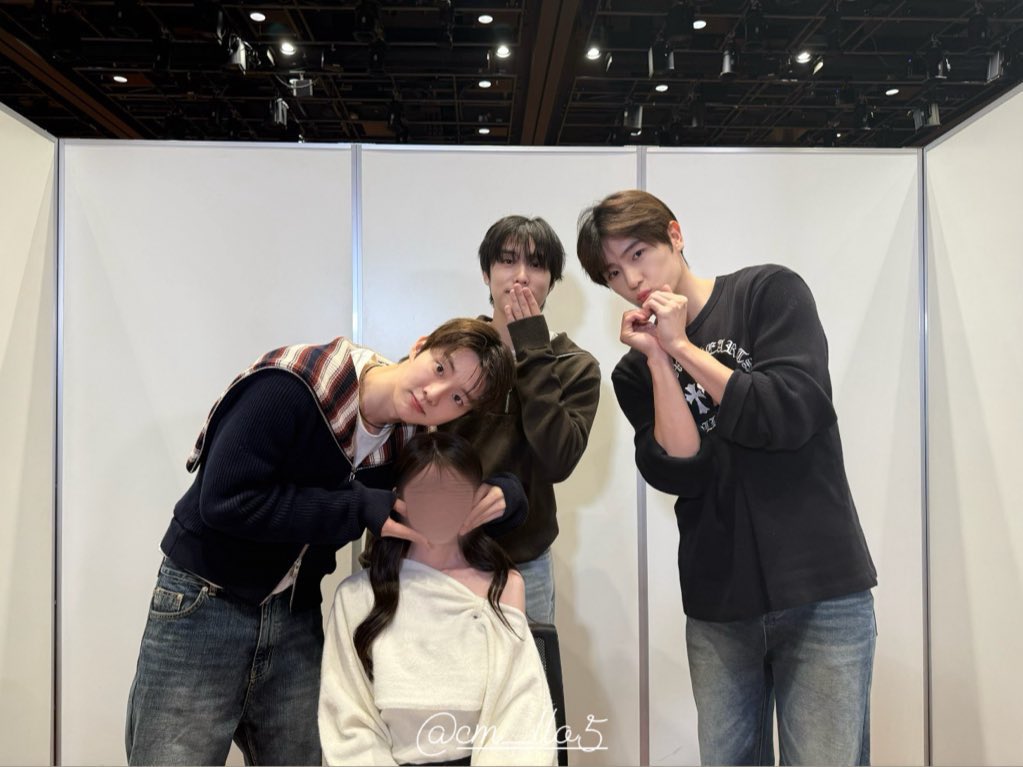 251221  whoop 사진회 유닛　🌟
#더보이즈 #지창민 #큐 #현재 #제이콥

きゅーくんにポーズ考えてもらった♡
창민오빠가 생각한 포즈🎀⟡⁺.