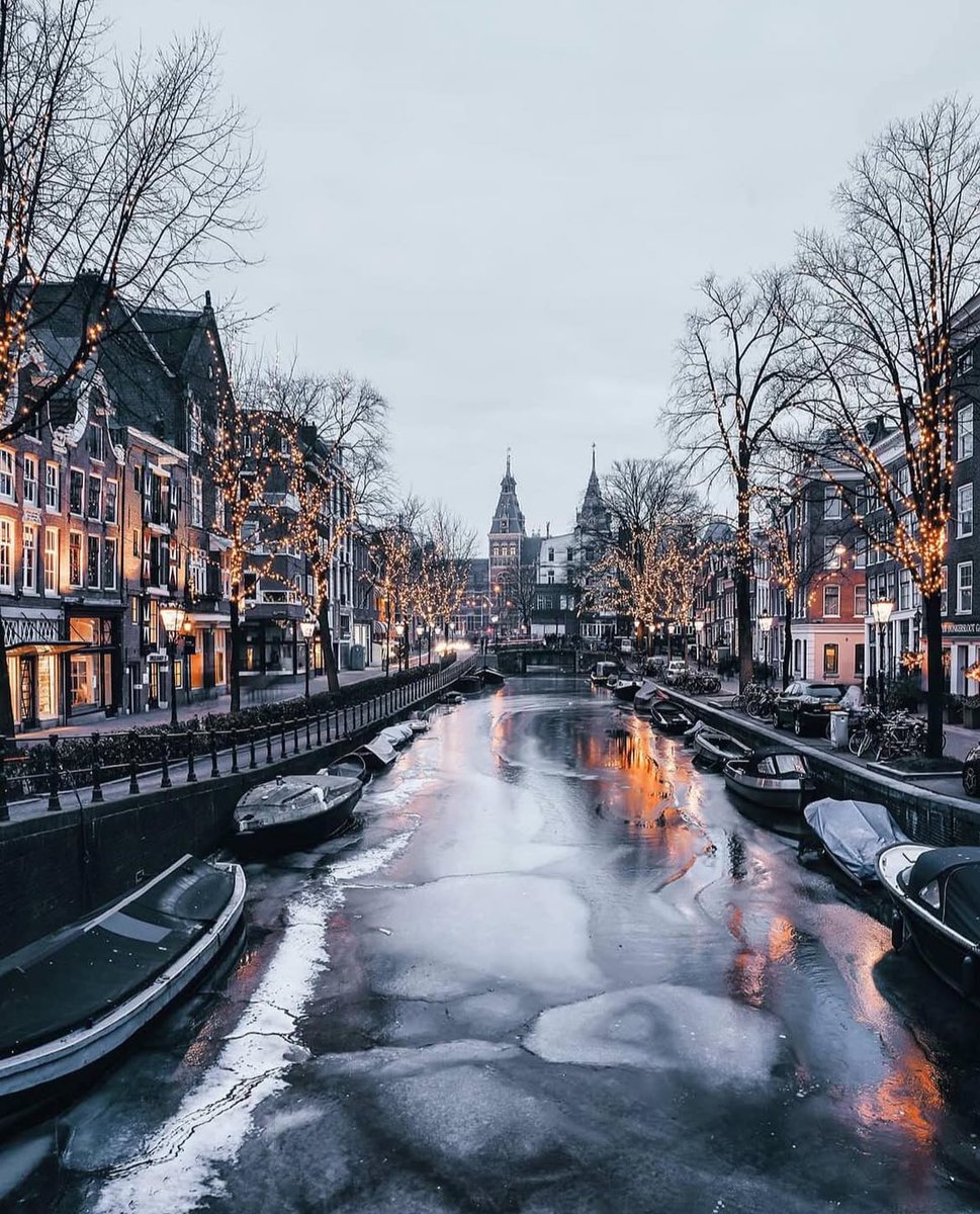 earthcurated's tweet image. Winter in Amsterdam ❄️