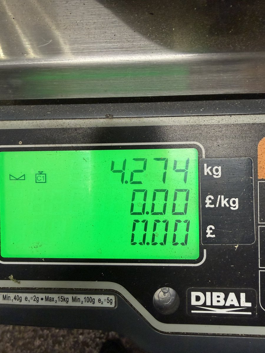 TatwsTrading's tweet image. You can stick your Crappy plastic wrapped 5p 8p 10p 15p it’s Absolutely Pathetic undermining &amp;amp; devalueing fantastic produce they don’t realise it’s backfiring on them 👍👍👍👍👍👍👍👍👍 Direct from the Farm 4kg red cabbage only £2 EVERYONE makes a living 💪not just you know who