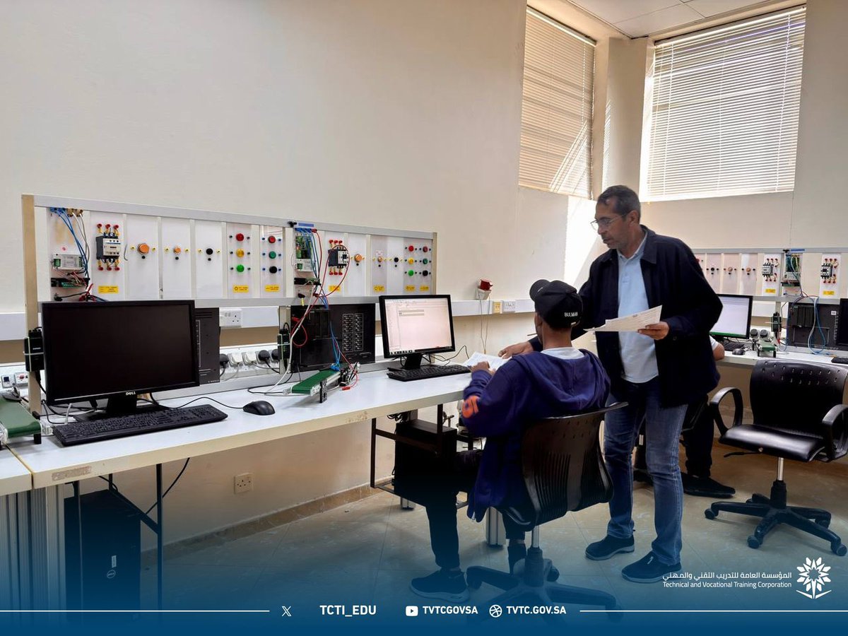 انطلقت في #تقنية_اتصالات_جدة اليوم التقييمات النهائية للفصل التدريبي الاول من العام 1447هـ، وسط استعدادات تنظيمية متكاملة من جميع الأقسام التدريبية.
وحثّت إدارة الكلية ابنائها المتدربين على بذل أقصى الجهود لتحقيق أفضل النتائج، متمنية لهم دوام التوفيق والنجاح
#التدريب_التقني |