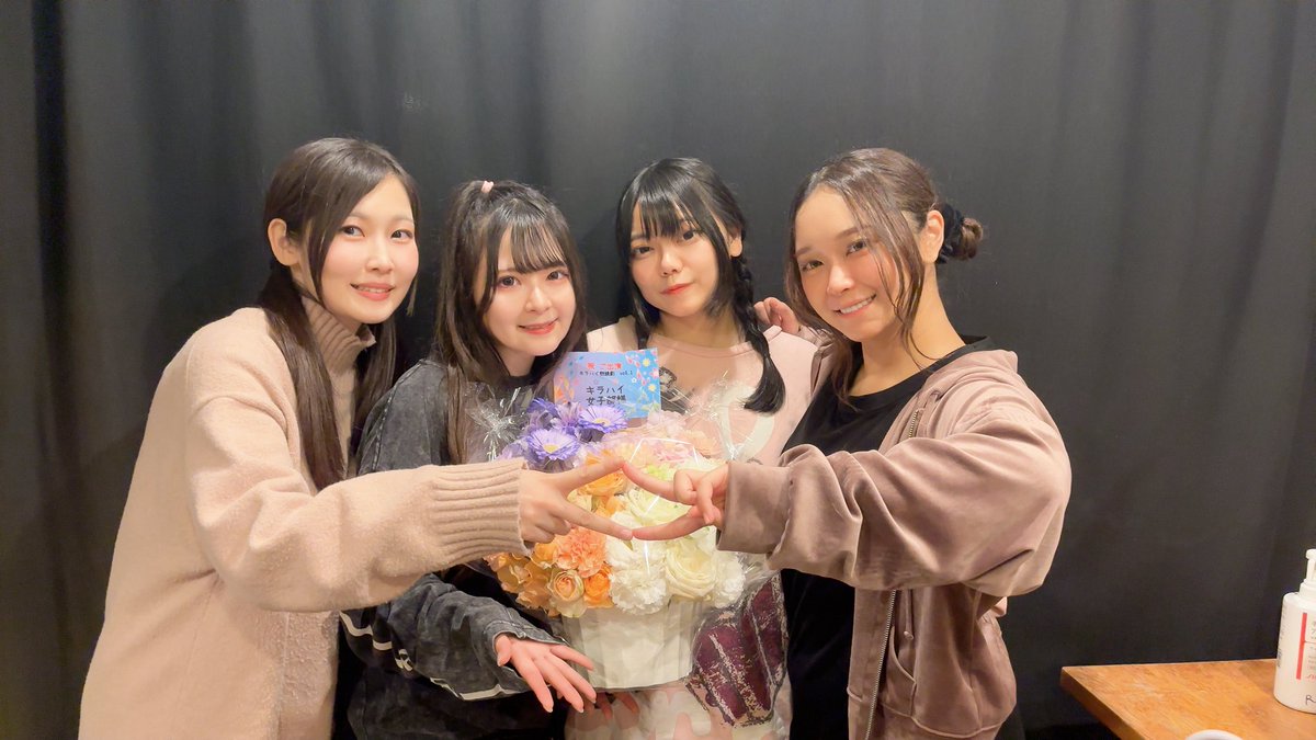 rin_rin_324's tweet photo. お手紙やお花もありがとうございました！
心のこもった贈り物というのは嬉しいものですね💐💌感謝感謝 https://t.co/W2W1B9fhpK