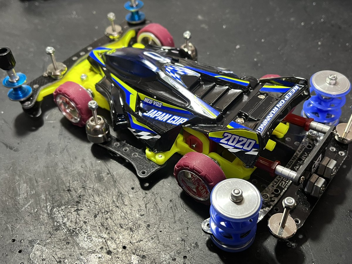 お疲れ様です。🙇🏻‍♂️ネオVQSvzシャーシ出来ました