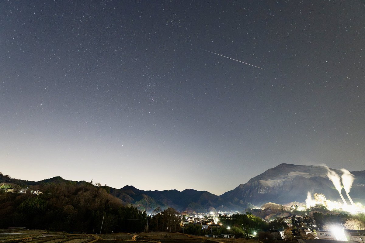 ふたご座流星群極大の夜は秩父の寺坂棚田へ出かけました。
明るい流星が多く印象的な夜でした。

当日の様子を、写真と動画とともにブログにまとめています。
よろしければご覧ください。
starwalker.jugem.jp/?eid=1335