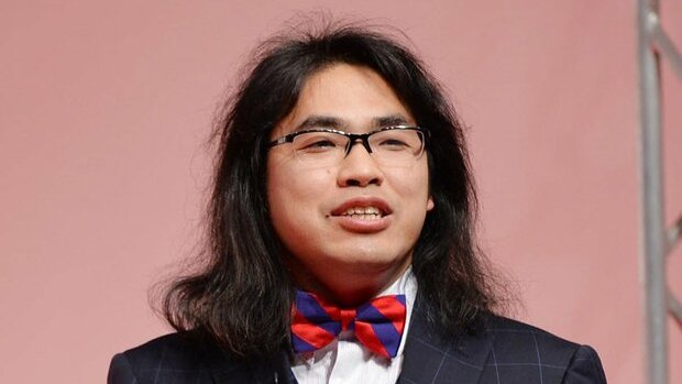 座布団10枚獲得の賞品「山田隆夫のイラストが描かれた扇子」を見た晴の