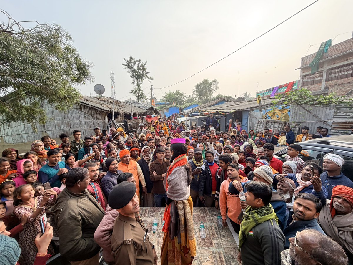 maithilithakur's tweet photo. आज लह्टा में जनता से सीधे संवाद कर उनकी बातों को सुना। नितीश–मोदी सरकार में कानून-व्यवस्था और विकास दोनों सशक्त हैं। https://t.co/8ZEkvx4iCM