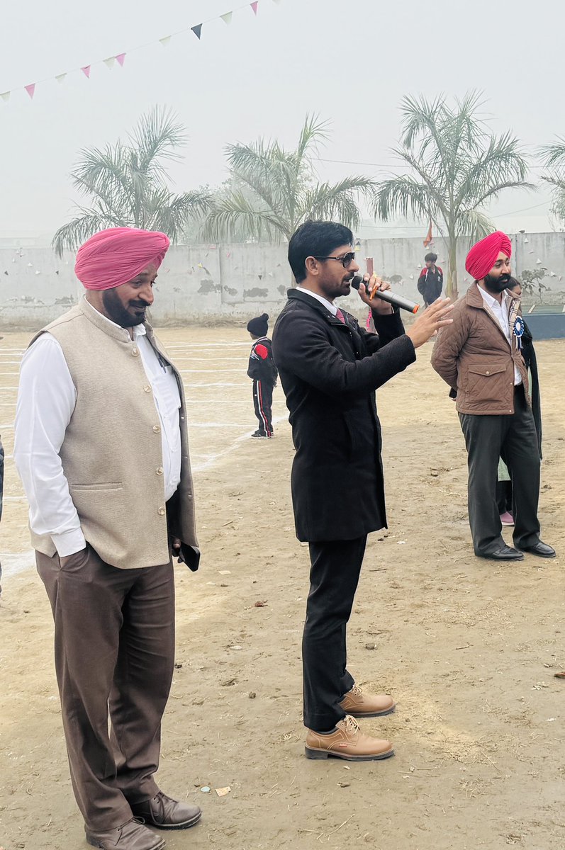 satnam_coach's tweet photo. सरदार प्रीतम सिंह मैमोरियल स्कूल के वार्षिक खेल कूद प्रतियोगिता में मुख्या अथिति जाने का मौक़ा मिला।इसके लिए स्कूल प्रबंधन का तहदिल से धन्यबाद।कोशिश रहती है की ज़्यादा से ज़्यादा बच्चों को खेलों के साथ जोड़ा जाए । जय हिन्द जय भारत 🇮🇳 https://t.co/f1nYcjFSvQ