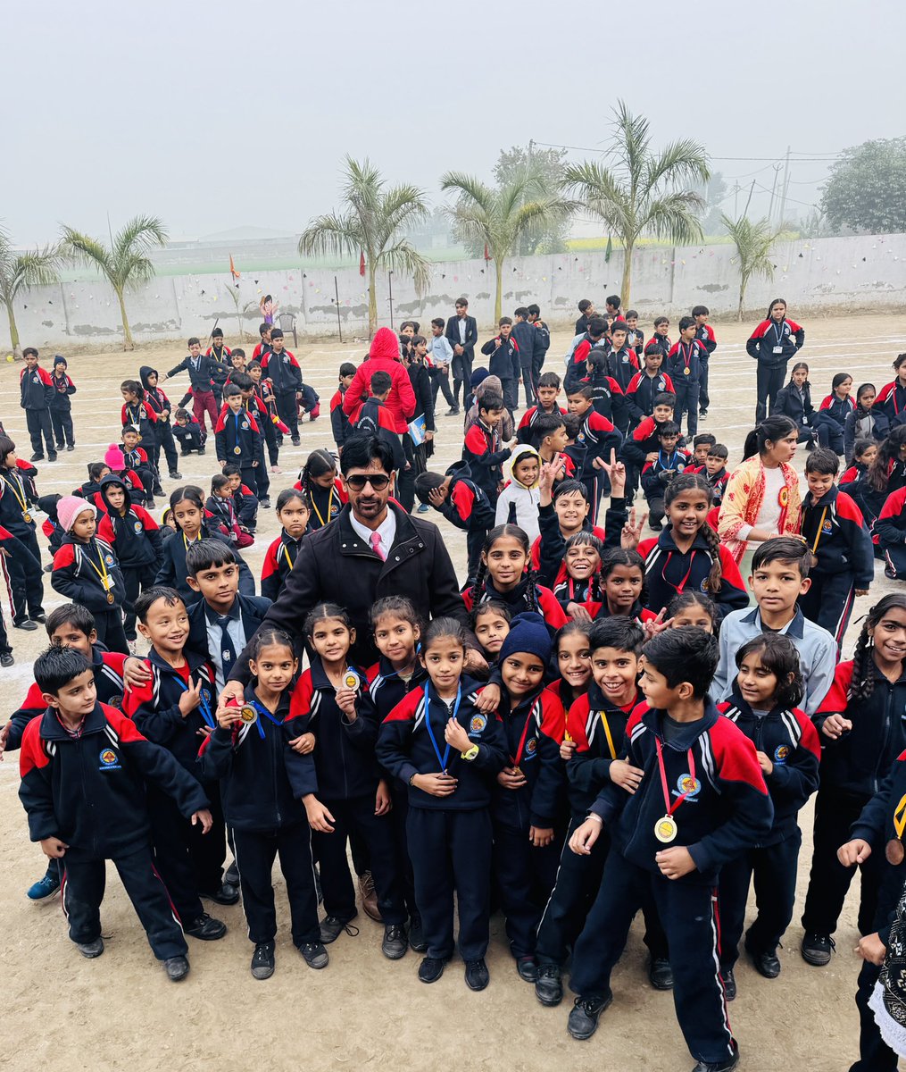 satnam_coach's tweet photo. सरदार प्रीतम सिंह मैमोरियल स्कूल के वार्षिक खेल कूद प्रतियोगिता में मुख्या अथिति जाने का मौक़ा मिला।इसके लिए स्कूल प्रबंधन का तहदिल से धन्यबाद।कोशिश रहती है की ज़्यादा से ज़्यादा बच्चों को खेलों के साथ जोड़ा जाए । जय हिन्द जय भारत 🇮🇳 https://t.co/f1nYcjFSvQ
