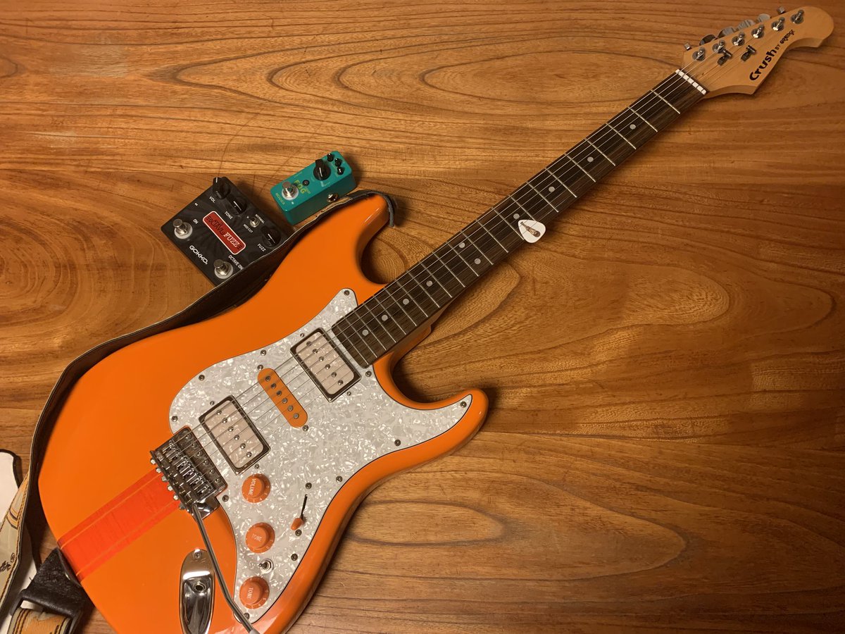 右と中央Ch アンプメーカーOrangeの初心者セットのSTタイプ、電気系統