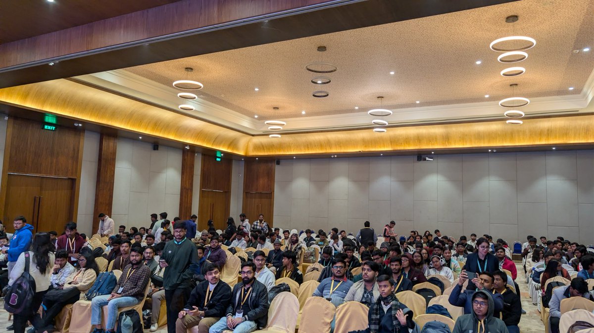 rivuchakraborty's tweet photo. #DevfestKolkata #Devfest by @gdgkolkata started with a bang!!! https://t.co/TtWt69nqpu
