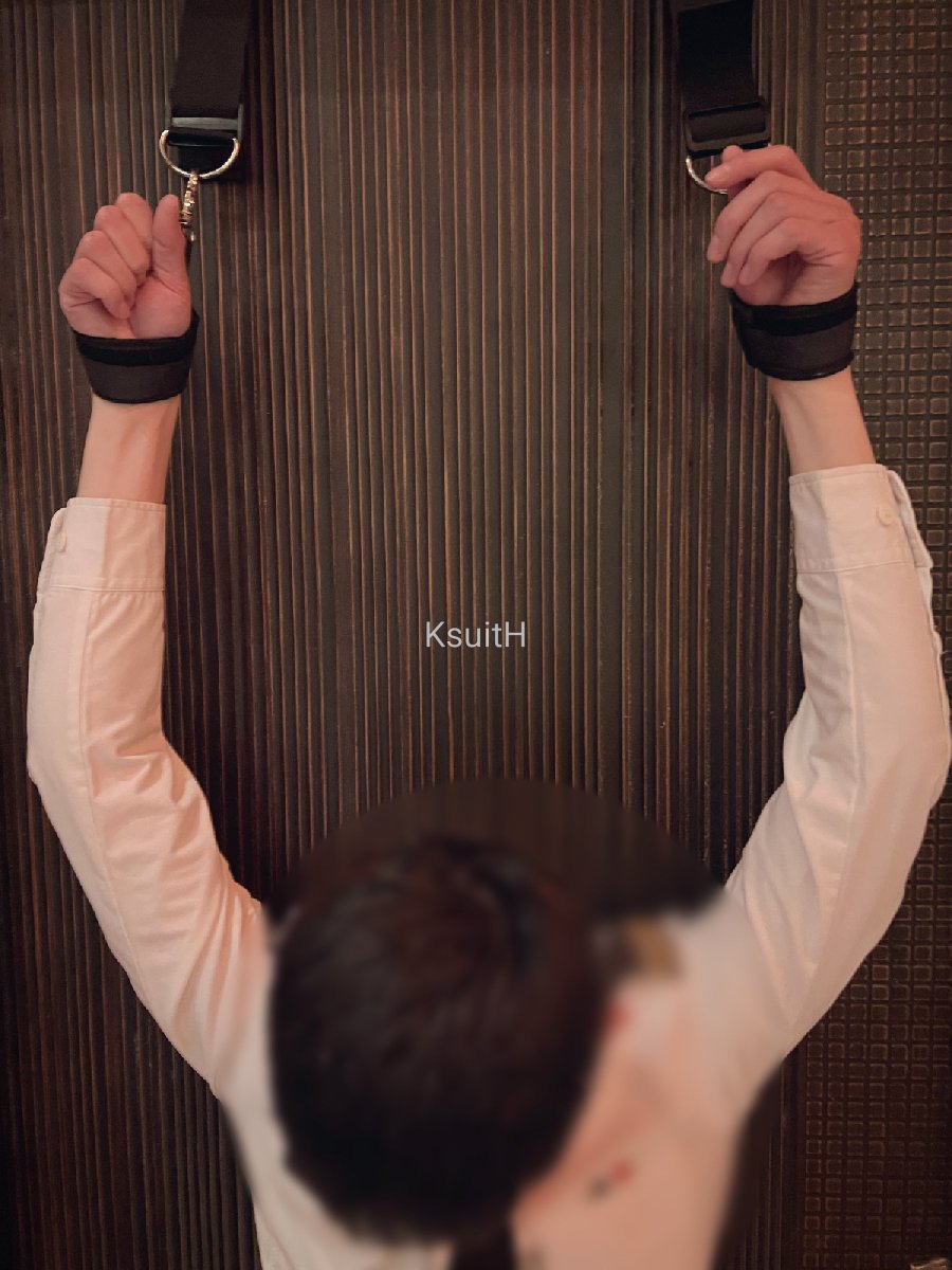 KHsuit tweet media