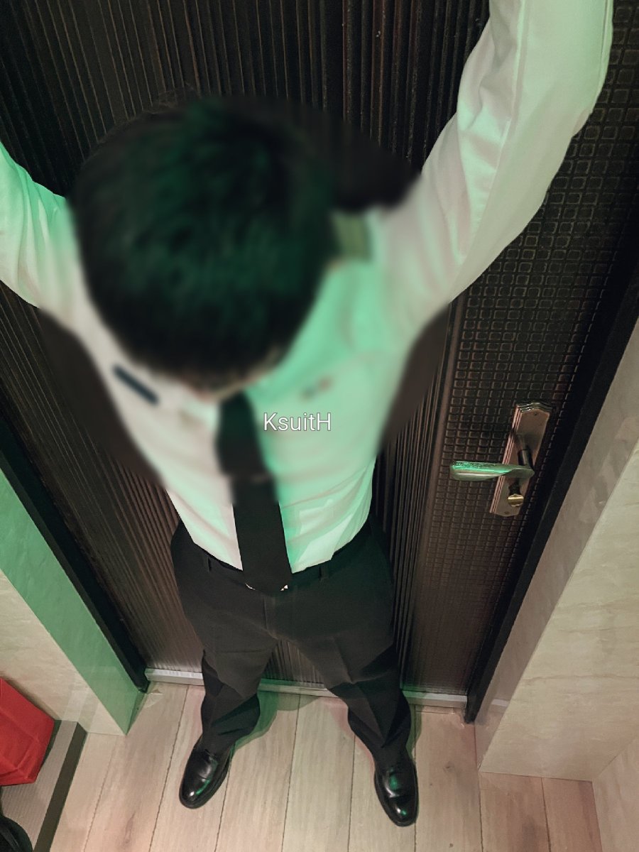 KHsuit tweet media