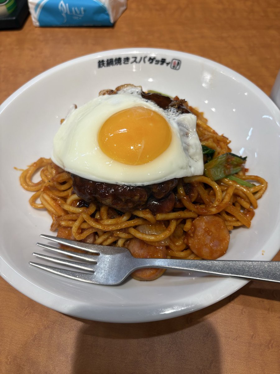 鉄鍋焼きスパゲッティ@立川
目玉焼ハンバーグナポ🍝
スープバー（セルフ）

#立川
#スパゲッティ
#1号店
#東秀
#鉄鍋焼き