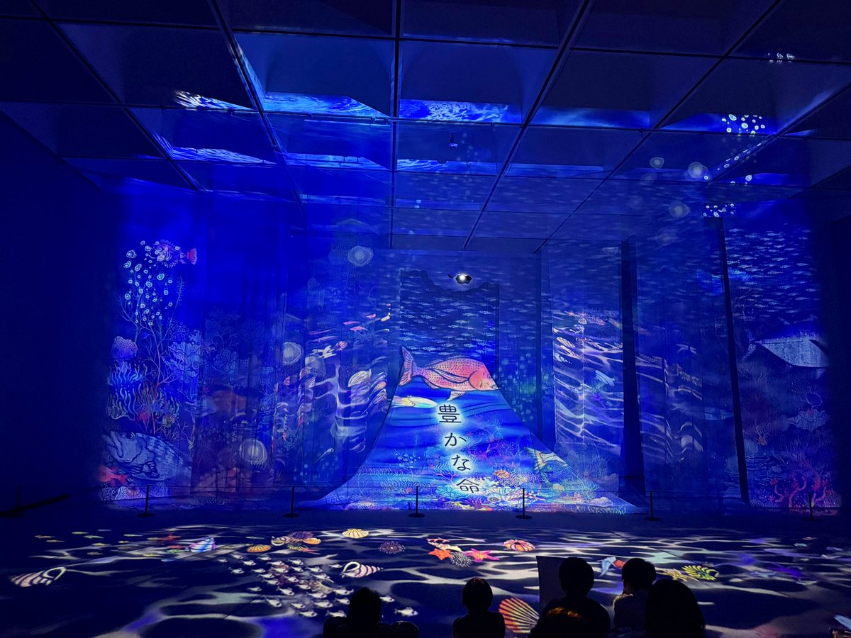 riesria's tweet image. 地元の美術館で開催されてた旅する光の切り絵展に行ってきました。
今日が最終日。
体験型の空間アート。
見応えありだった。