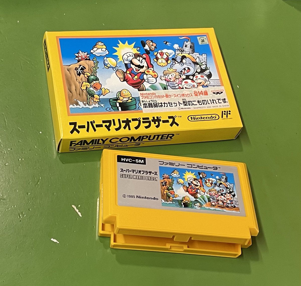 ファミコンカセット型ケース スーパーマリオブラザーズ