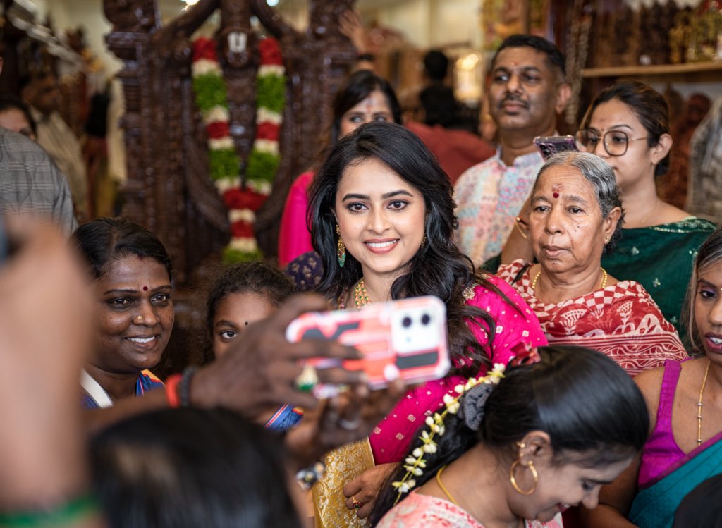 SDsridivya's tweet photo. Thank you for all the love #Malaysia 🩷 https://t.co/mo15KG3xB0